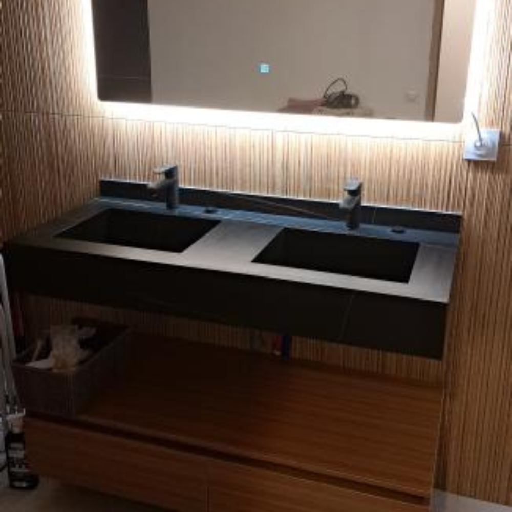 Meuble salle de bain double vasque en pierre frittée noir et miroir led tactile